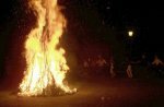 Feu de la Saint Jean sur la place de l'Eglise - JPEG - 28.8 ko